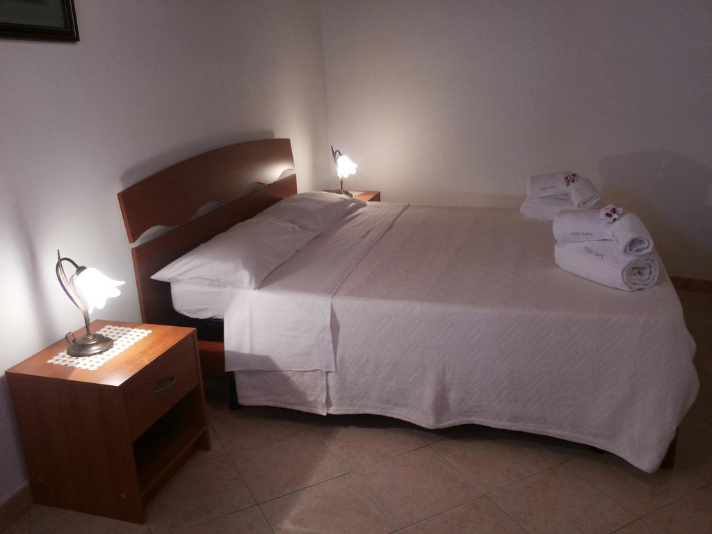 Case Vacanze Villa Lory مالْفا الغرفة الصورة